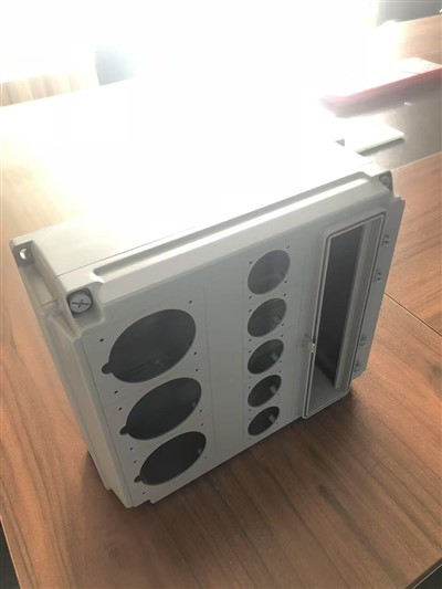 اپنی مرضی کے مطابق پلاسٹک باکس کے ساتھ سی این سی مشینی